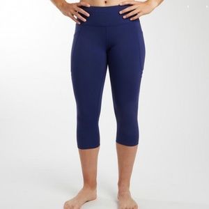 NWT Oiselle Triple Threat Capris - Grounded